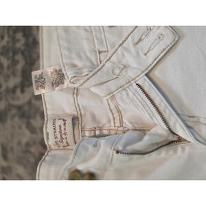 Women's Levi Strauss Signature Off-White Shorts Size 14